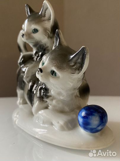 Фарфоровая статуэтка 