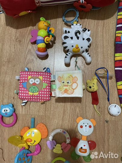 Развивающие детские игрушки погремушки