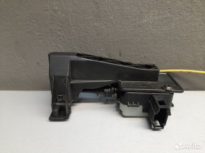 Активатор лючка бензобака Mercedes Benz M-Class