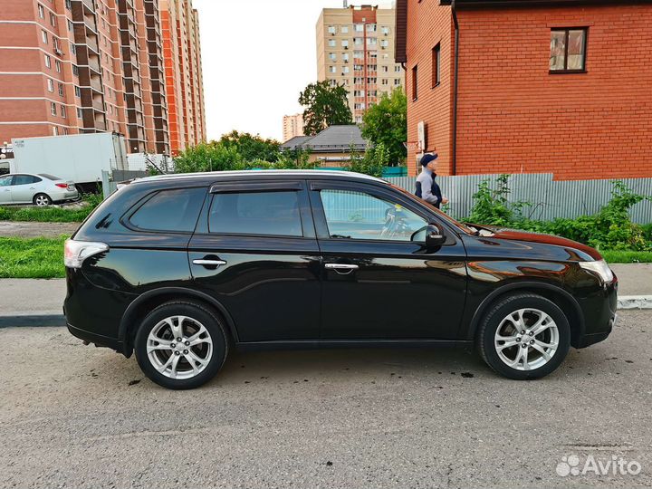 Mitsubishi Outlander, 2014