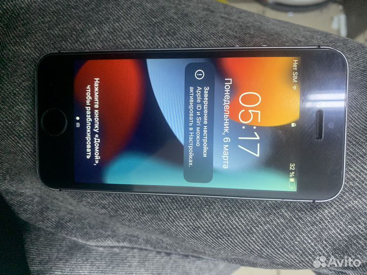 Телефон iPhone SE