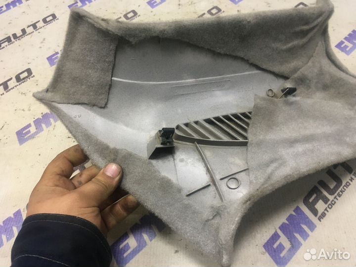 Накладка стойки задней правой Форд Фокус 1 универс