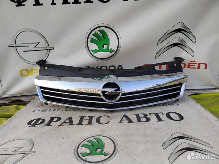 Решетка радиатора Opel Astra H 07-14