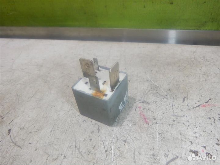 Реле топливного насоса Фольксваген Пассат Б3