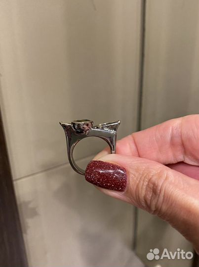 Кольцо с натуральным хризолитом