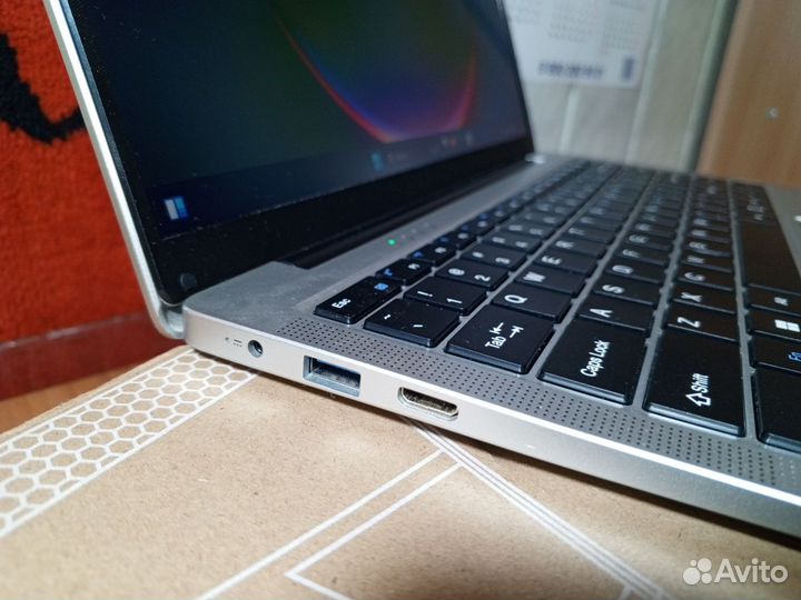 Ноутбук для учебы (8гб DDR4 256гб)