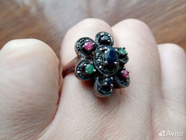 Кольцо с камнями