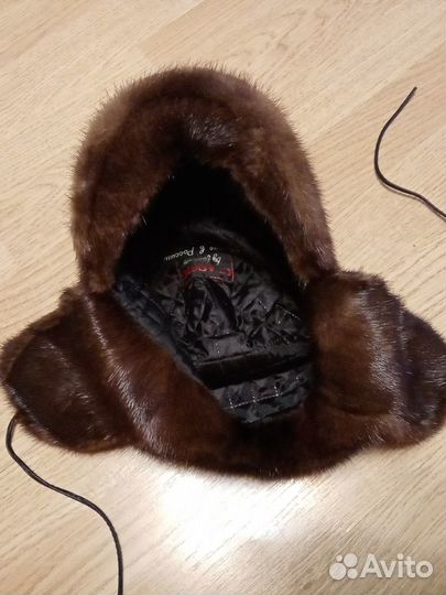 Меховые шапки, норки и песец