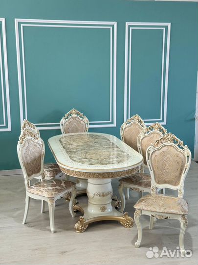 Стол и стулья