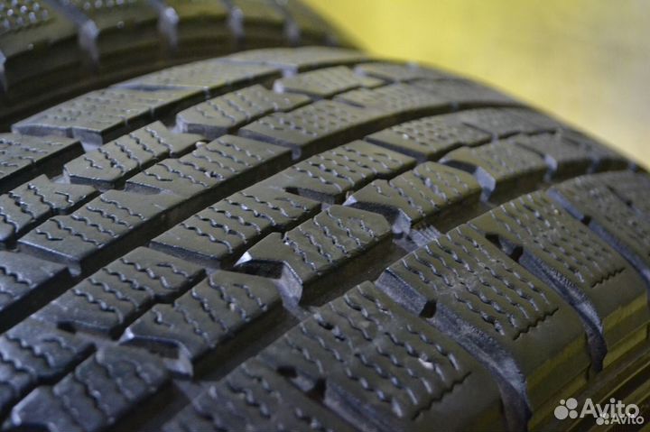 Goodyear Ice Navi Zea II 205/60 R16