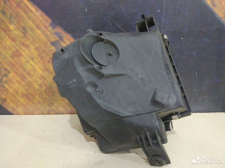 Корпус воздушного фильтра Volkswagen Passat B5 AZX