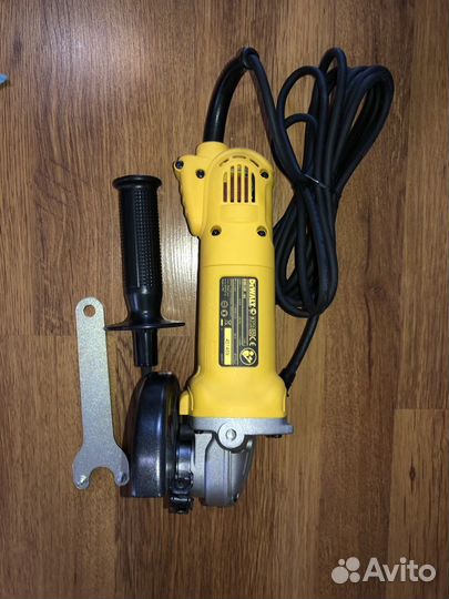 Угловая шлифмашина dewalt D 28134