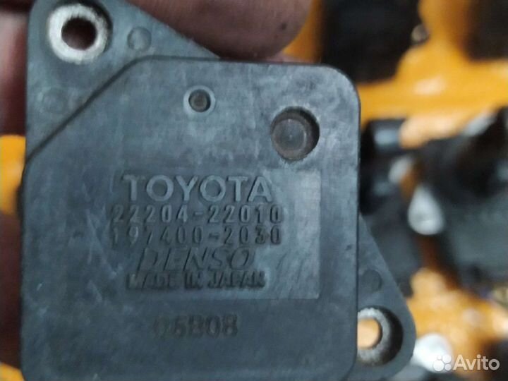 Датчик расходомера Toyota 22204-22010 2220422010