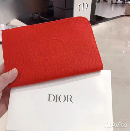 Косметички Dior