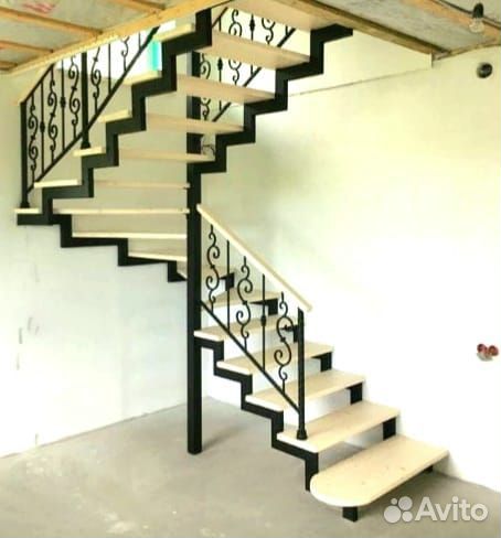 Лестница на металлокаркасе