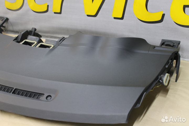 Торпедо Toyota Auris панель приборов