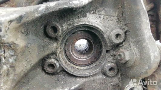 Ступица передняя правая volkswagen passat B6 (PML0