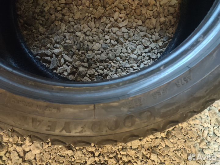 Goodyear Ultragrip Ice Arctic 225/45 R17