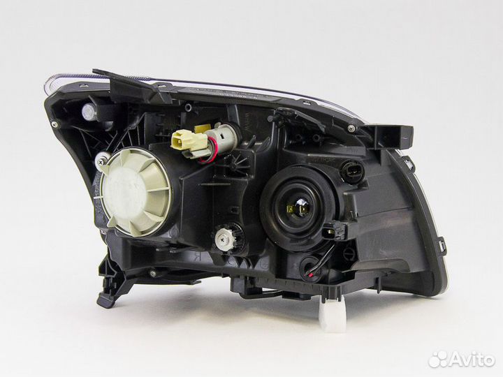 Фара левая Toyota Avensis 2 рестайлинг