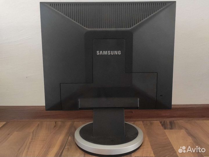 Монитор Samsung SyncMaster e1920