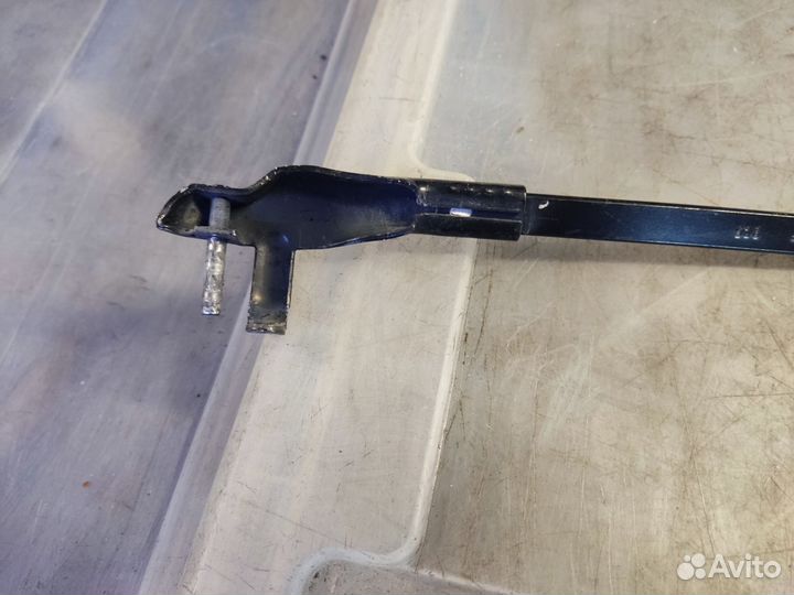 Поводок дворника левый Туарег с2007г Каен с2009г