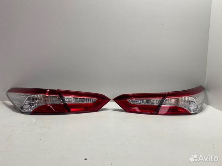 Фонарь внутренний задний левый Toyota Camry