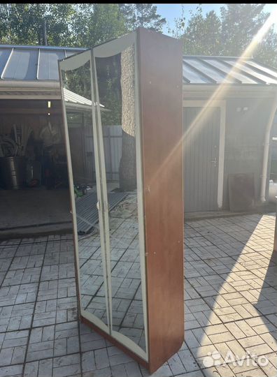 Шкаф с зеркалом