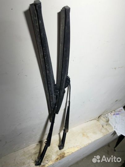 Поводок стеклоочистителя Nissan Patrol Y62