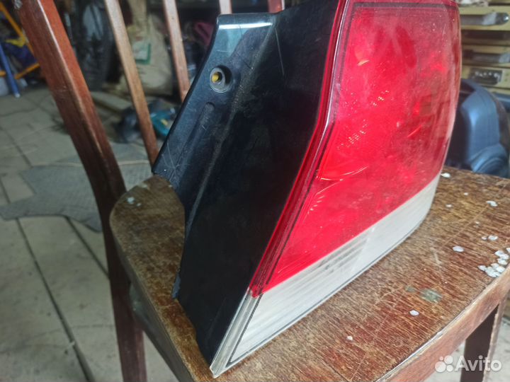 Правый фонарь митсубиси лансер 9 оригинальный б/у