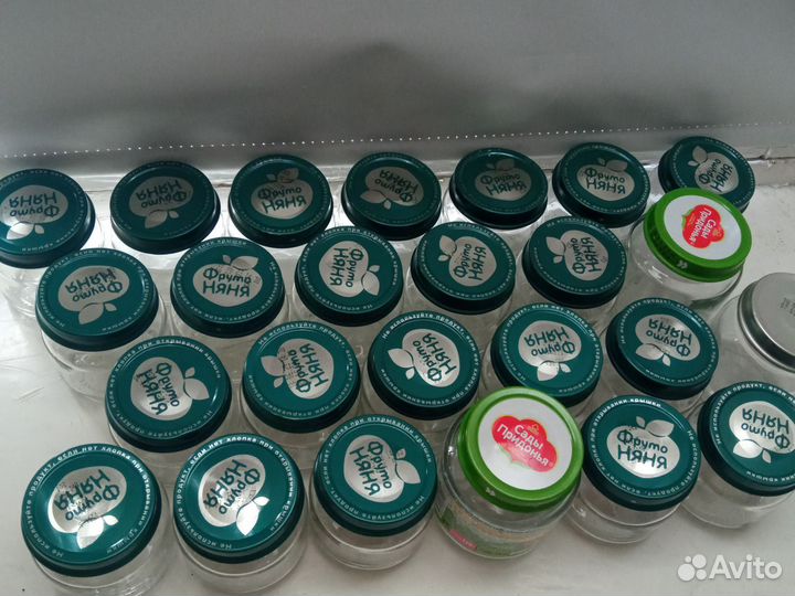 Пустые банки от детского питания