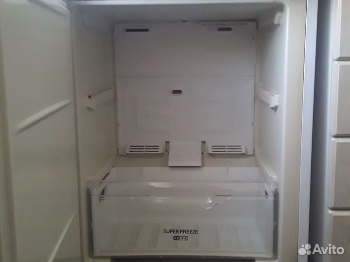 Продаю Холодильник Б/У indesit на запчасти