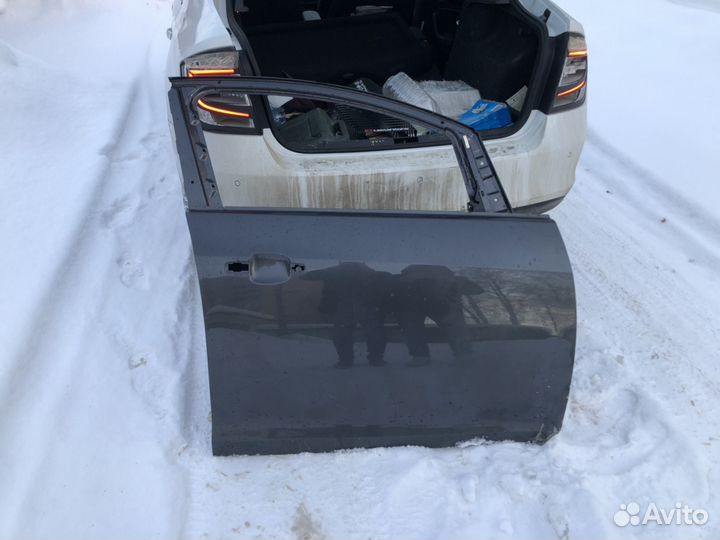 Правая передняя дверь на Опель астра j