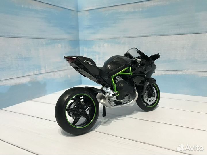 Модель мотоцикла Kawasaki H2R 1/12