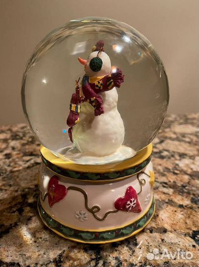 Музыкальный снежный шар «Снеговик»