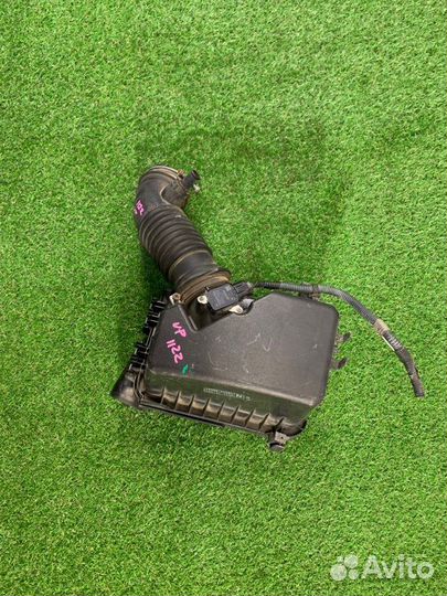 Корпус воздушного фильтра Toyota Wish ZGE20