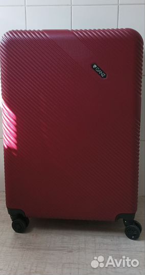 Чемодан на колесах большой новый