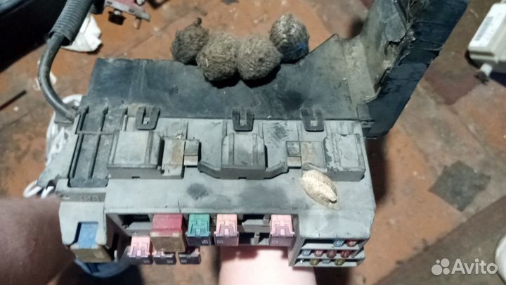 Блок предохранителей Nissan Primera p12