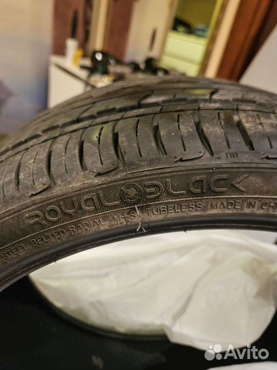 Royal Black Royal Performance 215/35 R18