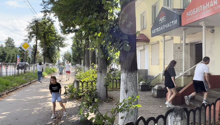 910 чел./час трафик с остановки через Помещение