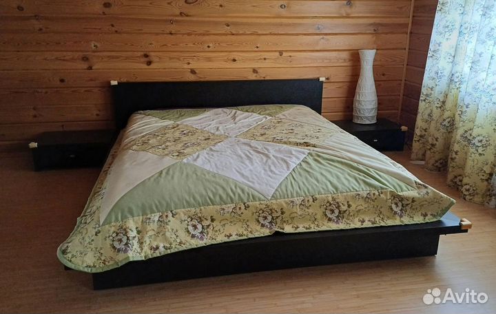 Кровать с тумбочками