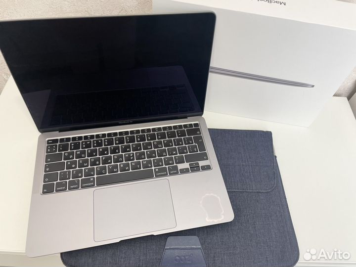 Apple MacBook air 13 2020 i3 256гб
