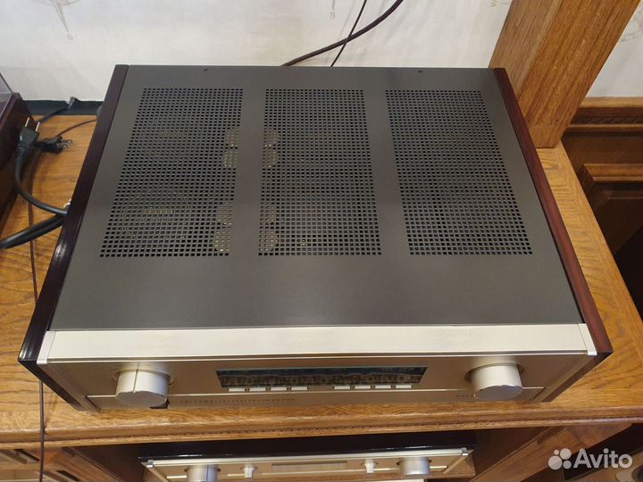 Предварительный усилитель Accuphase c-270