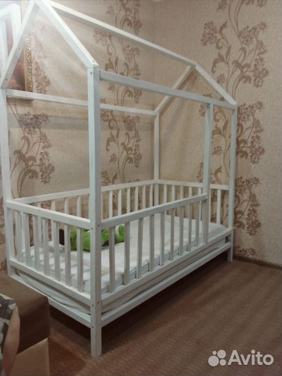 Кровать домик