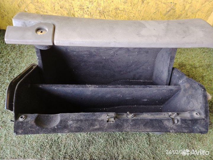 Бардачок Mercedes-Benz C- Class W203 M111.955 2003