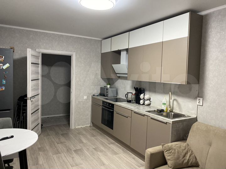 2-к. квартира, 63 м², 1/10 эт.