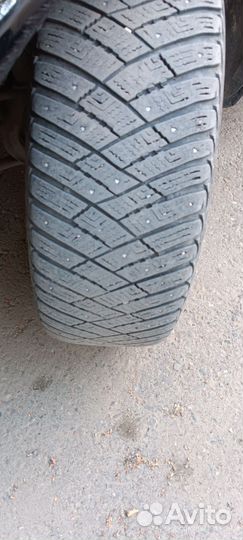 Goodyear Ultragrip Ice Arctic 215/55 R17