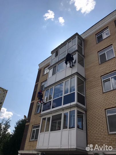 Мойка окон витрин альпинистами