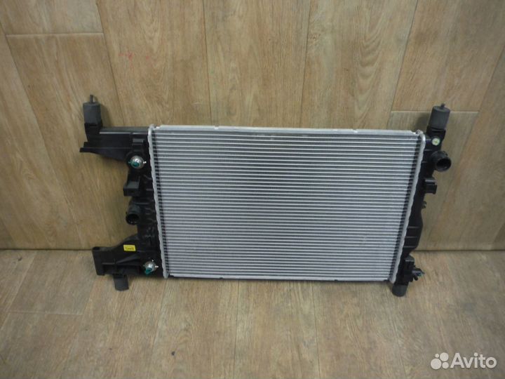 Радиатор охлаждения Chevrolet Cruze 2012