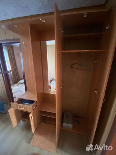 Стенка в прихожую