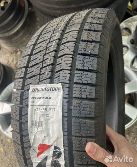 Bridgestone Blizzak Ice 215/55 R17